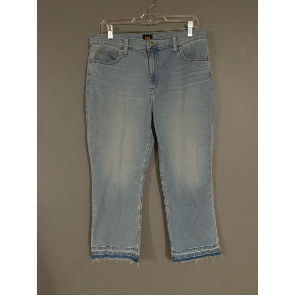 Lee 10 High Rise Relaxed Fit Light Wash Crop Blue Denim Jeans Size 14